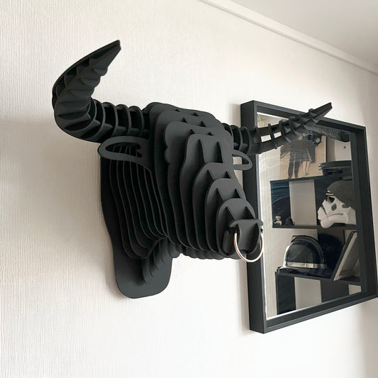 Toro Guardián: Una Escultura que Respira Poder