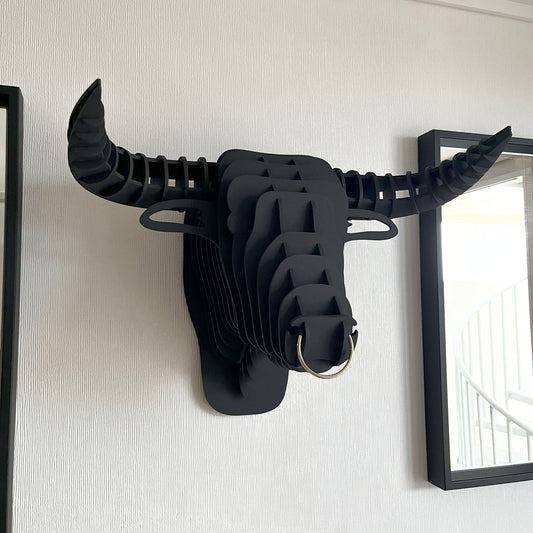Toro Guardián: Una Escultura que Respira Poder