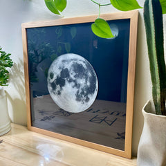 Fase Lunar: Una Memoria Grabada en Vidrio