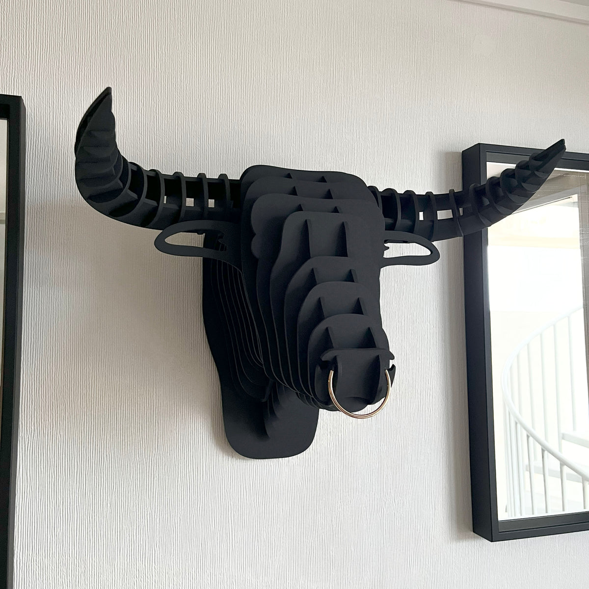 Toro Guardián: Una Escultura que Respira Poder